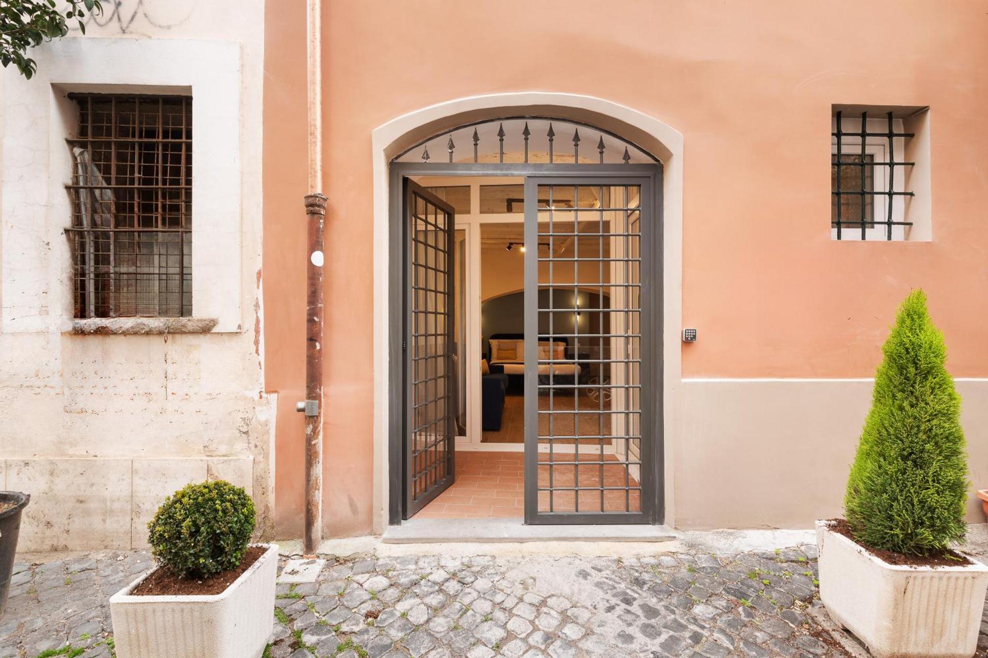 Leopardo Boutique Apartment In Trastevere Rome Exterior photo