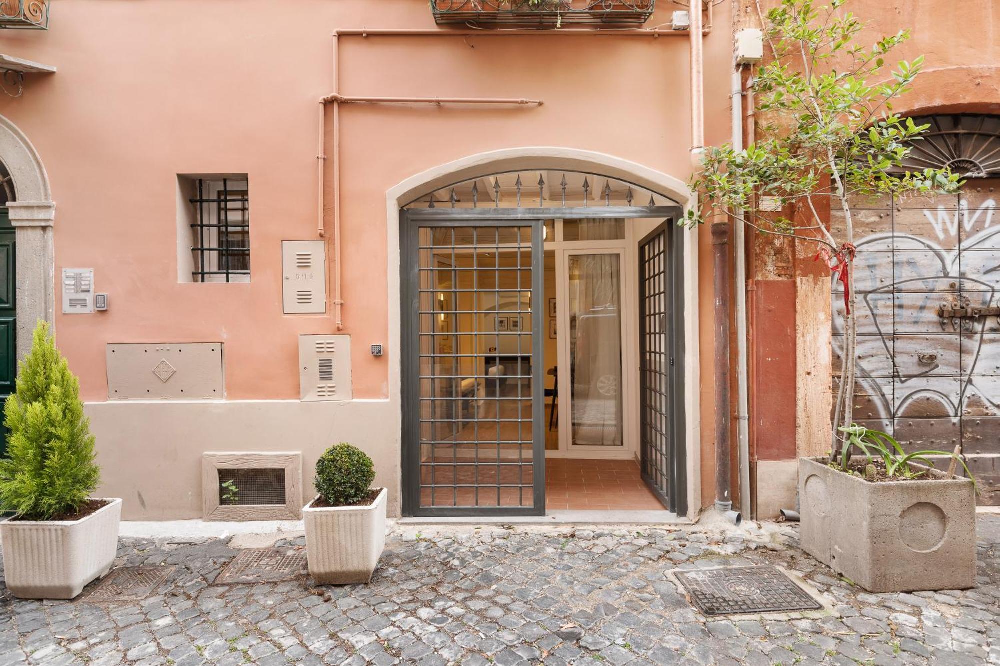 Leopardo Boutique Apartment In Trastevere Rome Exterior photo