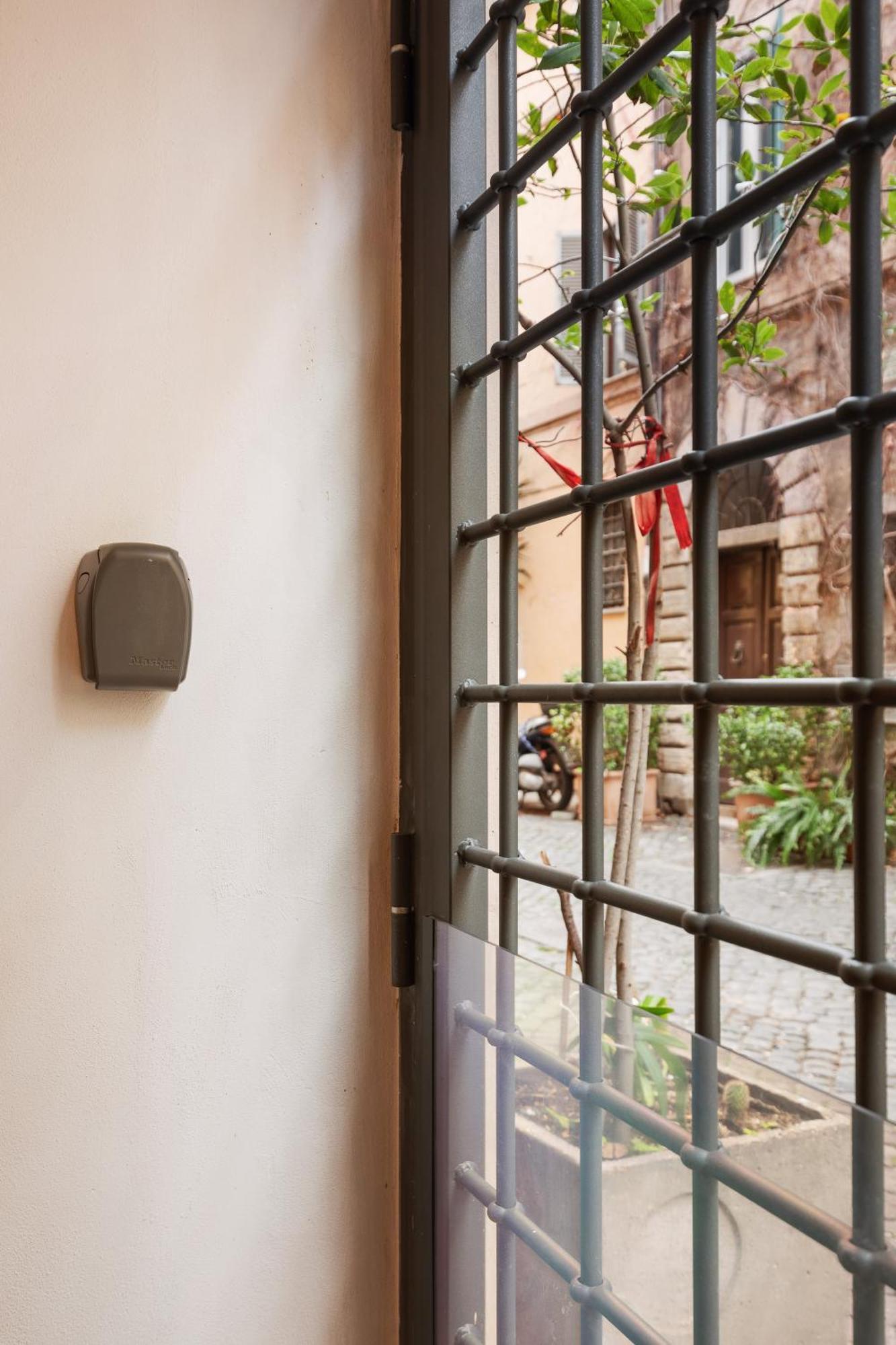 Leopardo Boutique Apartment In Trastevere Rome Exterior photo